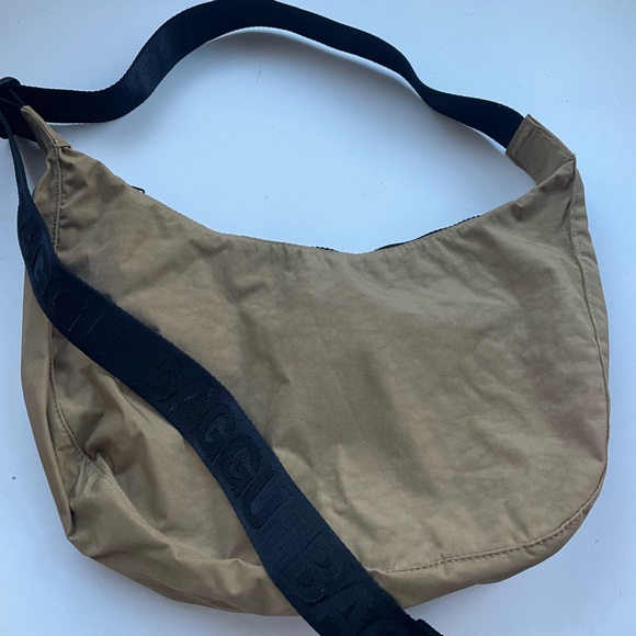 NWOT BAGGU Medium Crescent Bag - Picture 9 of 11